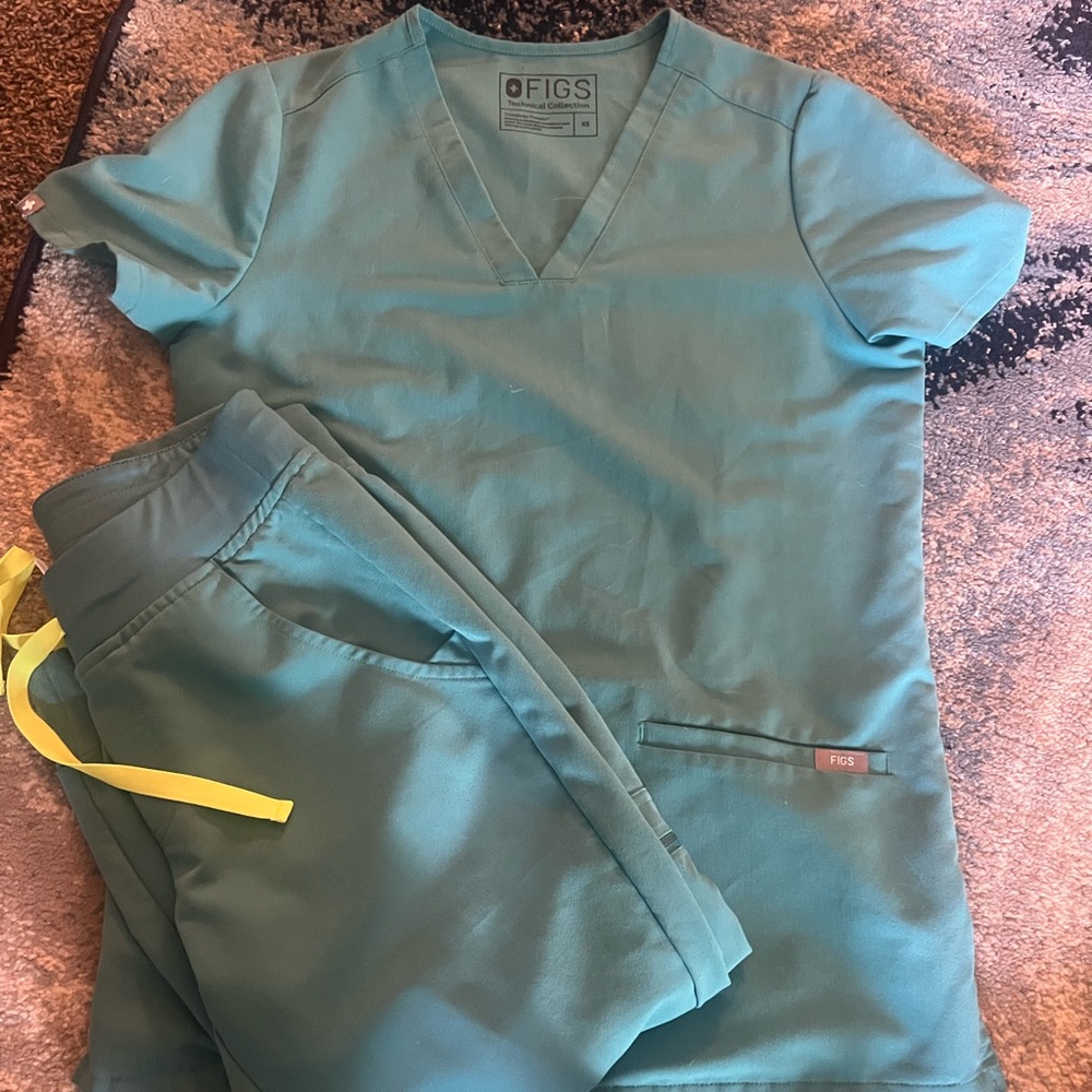 Figs jogger scrub set marine color